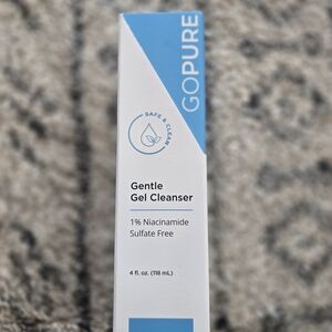 Gentle Gel Cleanser - Blue and White